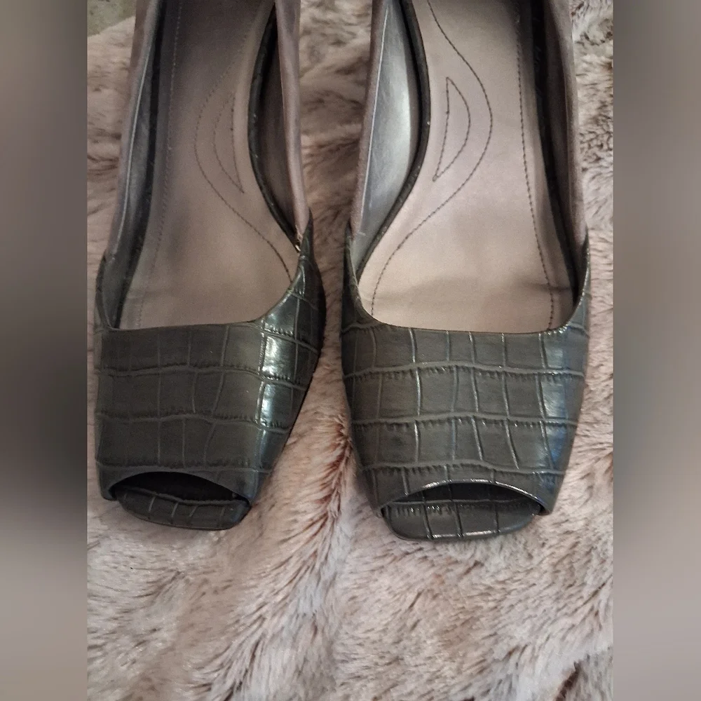 Tahari Gray Suede Peep Toe Shoes